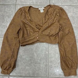 super cute long sleeve crop top!